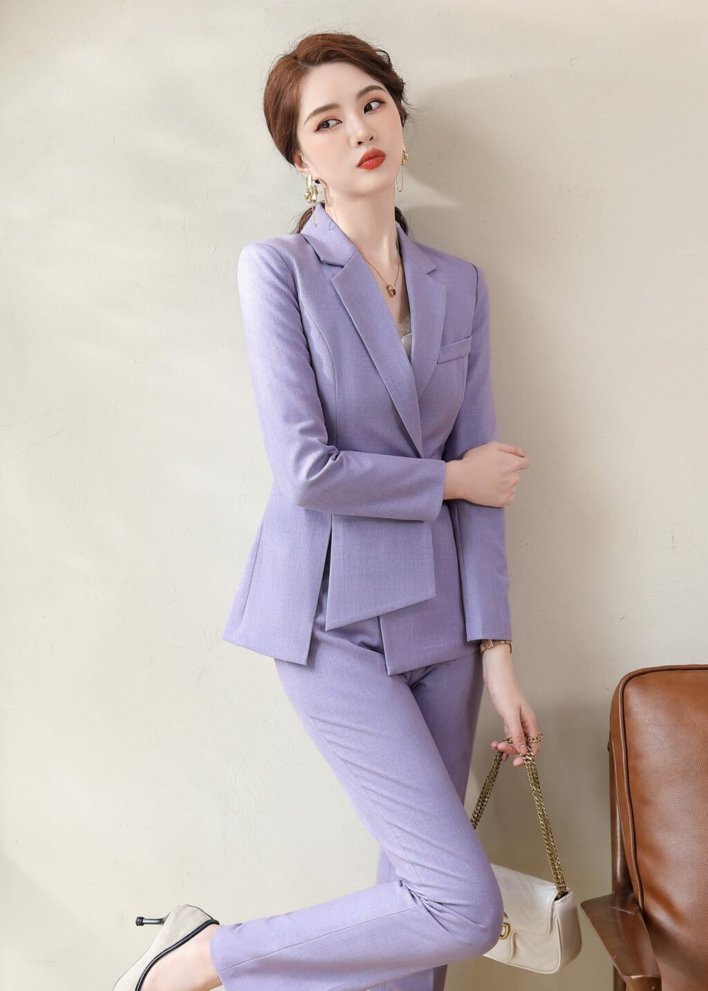 PN2649-05 ชุดสูททำงานผู้หญิงสีม่วงปกป้านแต่งกระดุมแขนยาวพร้อมกางเกง