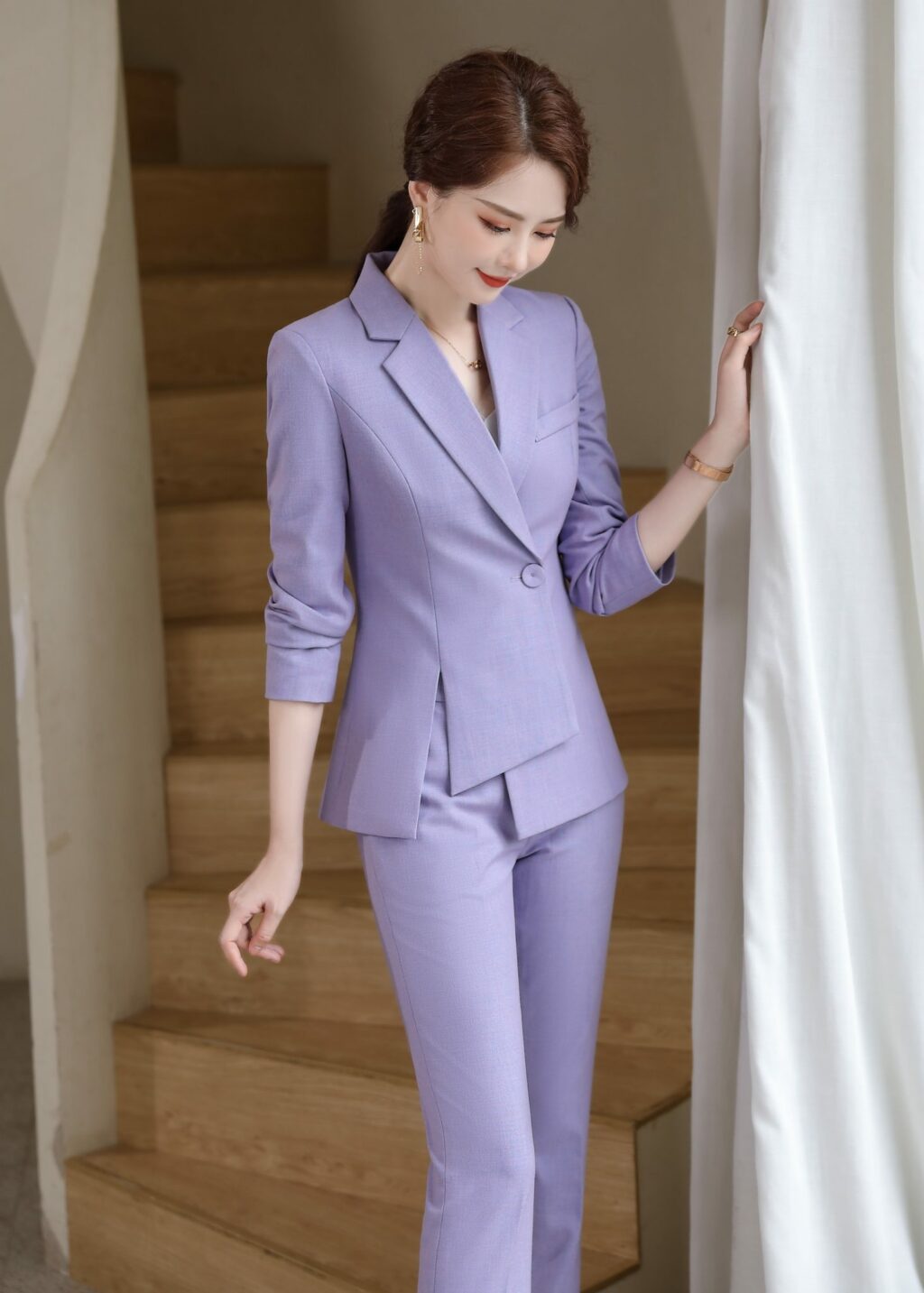 PN2649-07 ชุดสูททำงานผู้หญิงสีม่วงปกป้านแต่งกระดุมแขนยาวพร้อมกางเกง