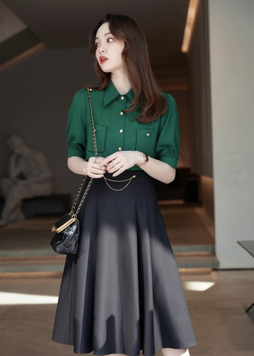 PN2899-06 เสื้อทำงานผู้หญิงสีเขียวคอปกแต่งกระดุมแต่งกระเป๋าแขนสั้น