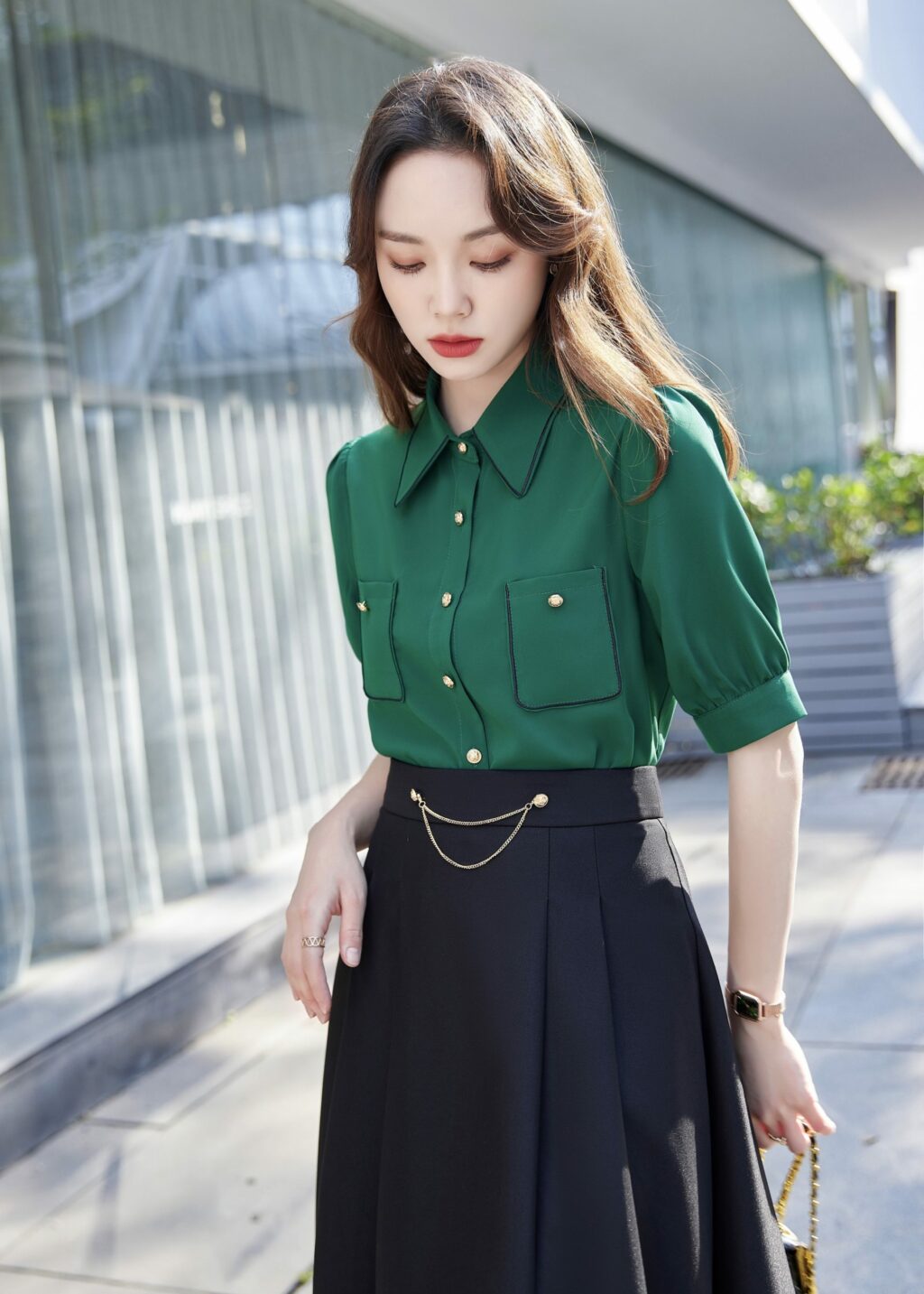 PN2899-07 เสื้อทำงานผู้หญิงสีเขียวคอปกแต่งกระดุมแต่งกระเป๋าแขนสั้น