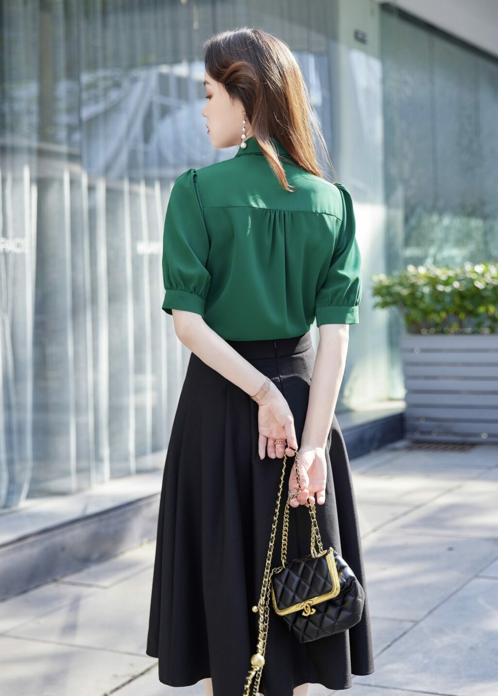 PN2899-08 เสื้อทำงานผู้หญิงสีเขียวคอปกแต่งกระดุมแต่งกระเป๋าแขนสั้น