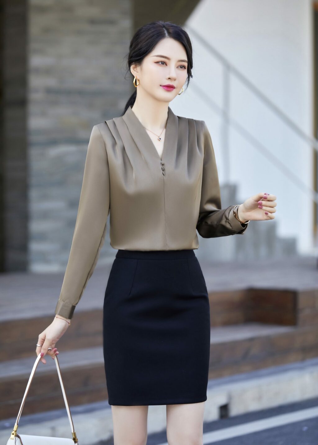 PN2929-3 เสื้อเชิ้ตทำงานผู้หญิงสีน้ำตาลเบจเข้มคอแต่งกระดุมเรียงแขนยาว