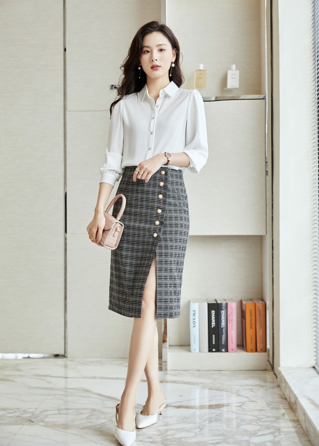 เสื้อเชิ้ตทำงานผู้หญิงสีขาวคอปกลายแขนยาว