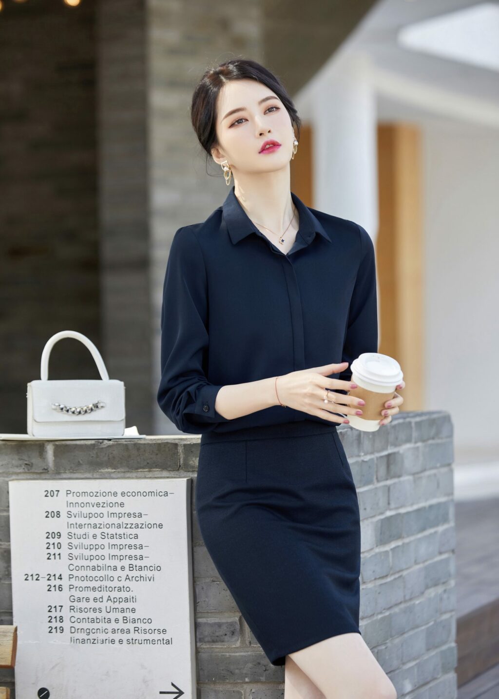 เสื้อเชิ้ตทำงานผู้หญิงสีน้ำเงินคอปกเรียบแขนยาว