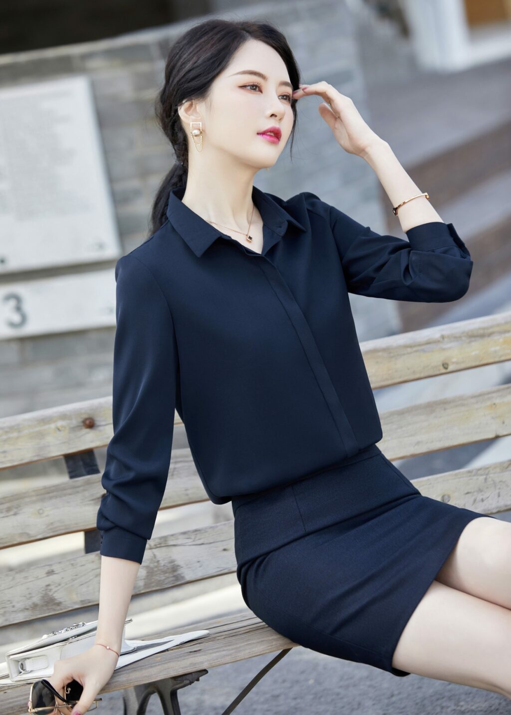 เสื้อเชิ้ตทำงานผู้หญิงสีน้ำเงินคอปกเรียบแขนยาว