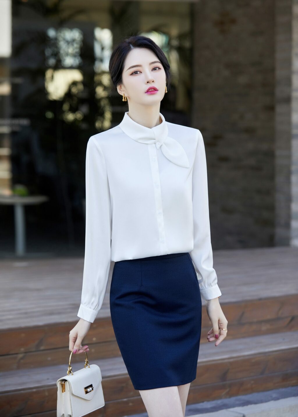 เสื้อเชิ้ตทำงานผู้หญิงสีขาวคอปกติดโบว์แขนยาว