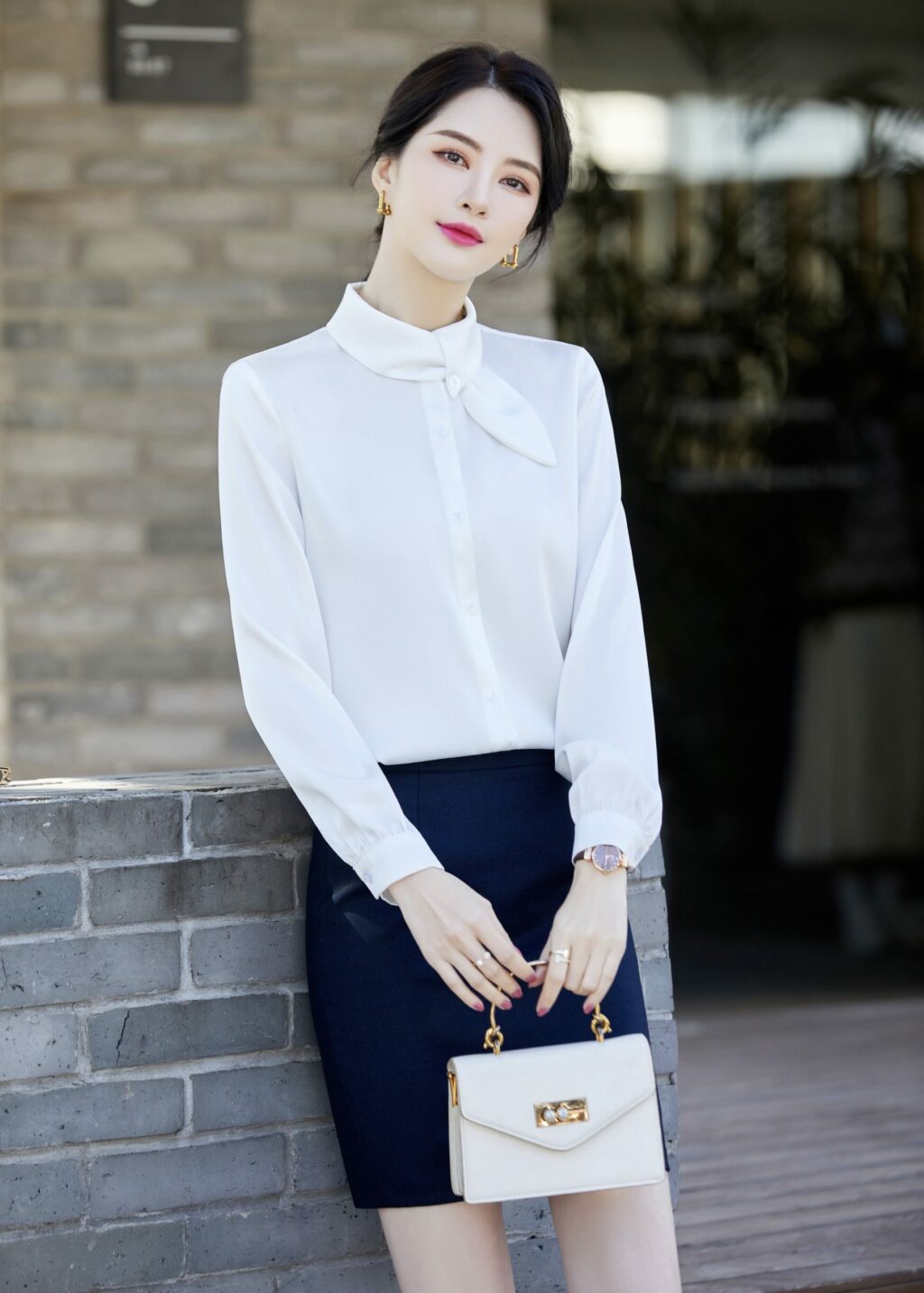 เสื้อเชิ้ตทำงานผู้หญิงสีขาวคอปกติดโบว์แขนยาว