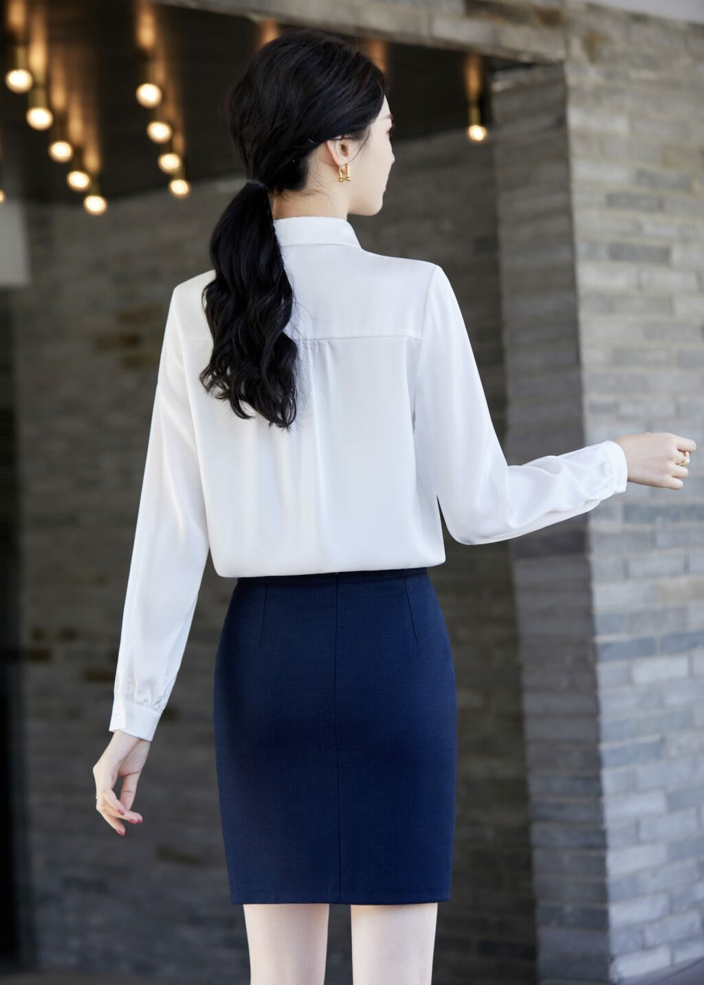 เสื้อเชิ้ตทำงานผู้หญิงสีขาวคอปกติดโบว์แขนยาว