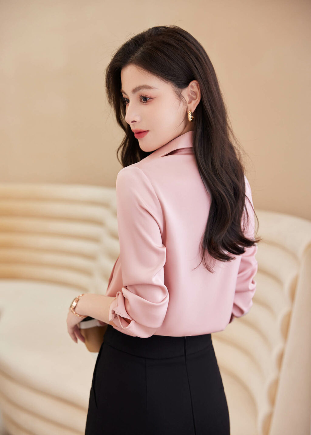 PN3221-10 เสื้อเชิ้ตทำงานผู้หญิงสีชมพูคอปกแต่งกระดุมเรียงแขนยาว