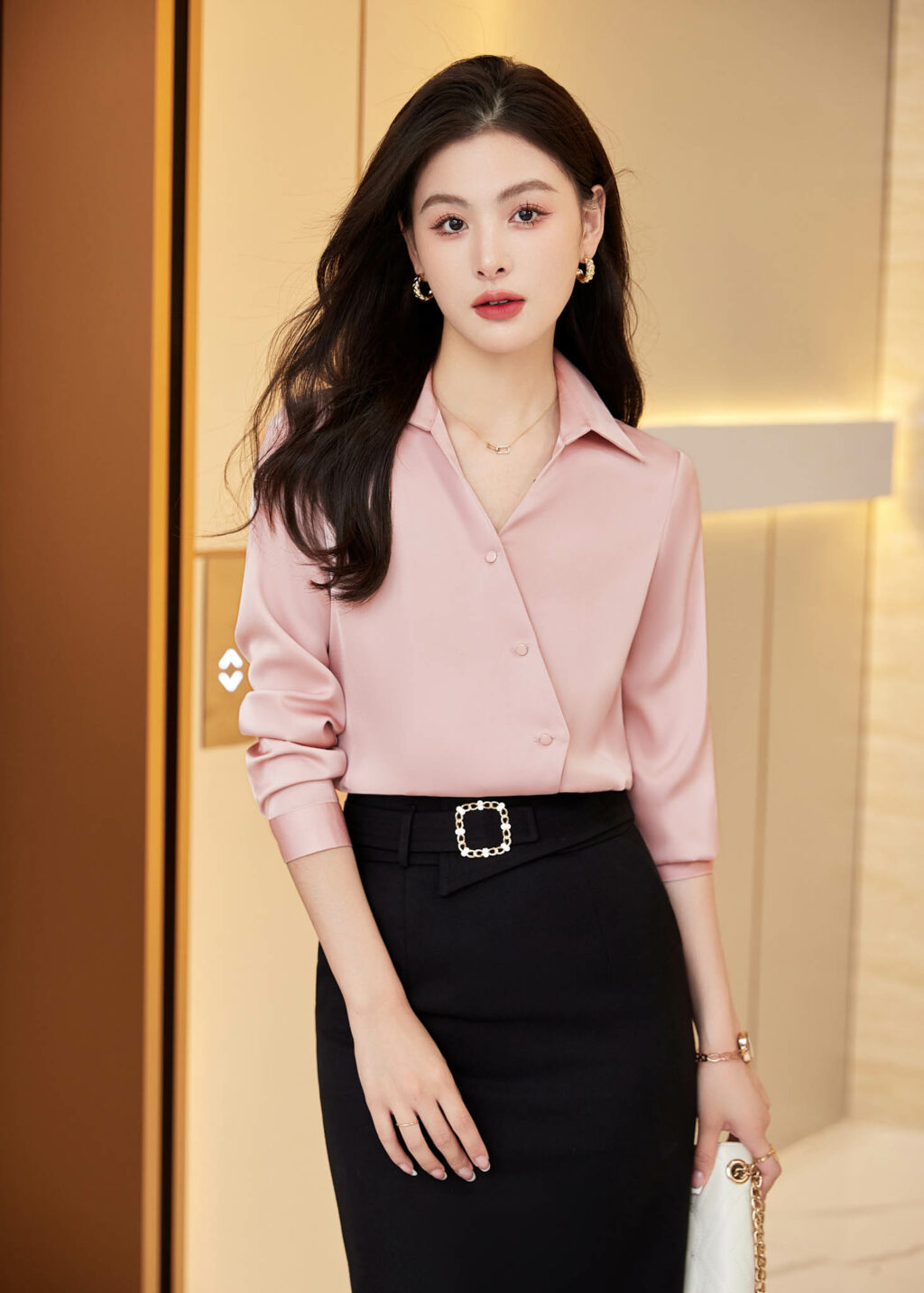 PN3221-4 เสื้อเชิ้ตทำงานผู้หญิงสีชมพูคอปกแต่งกระดุมเรียงแขนยาว