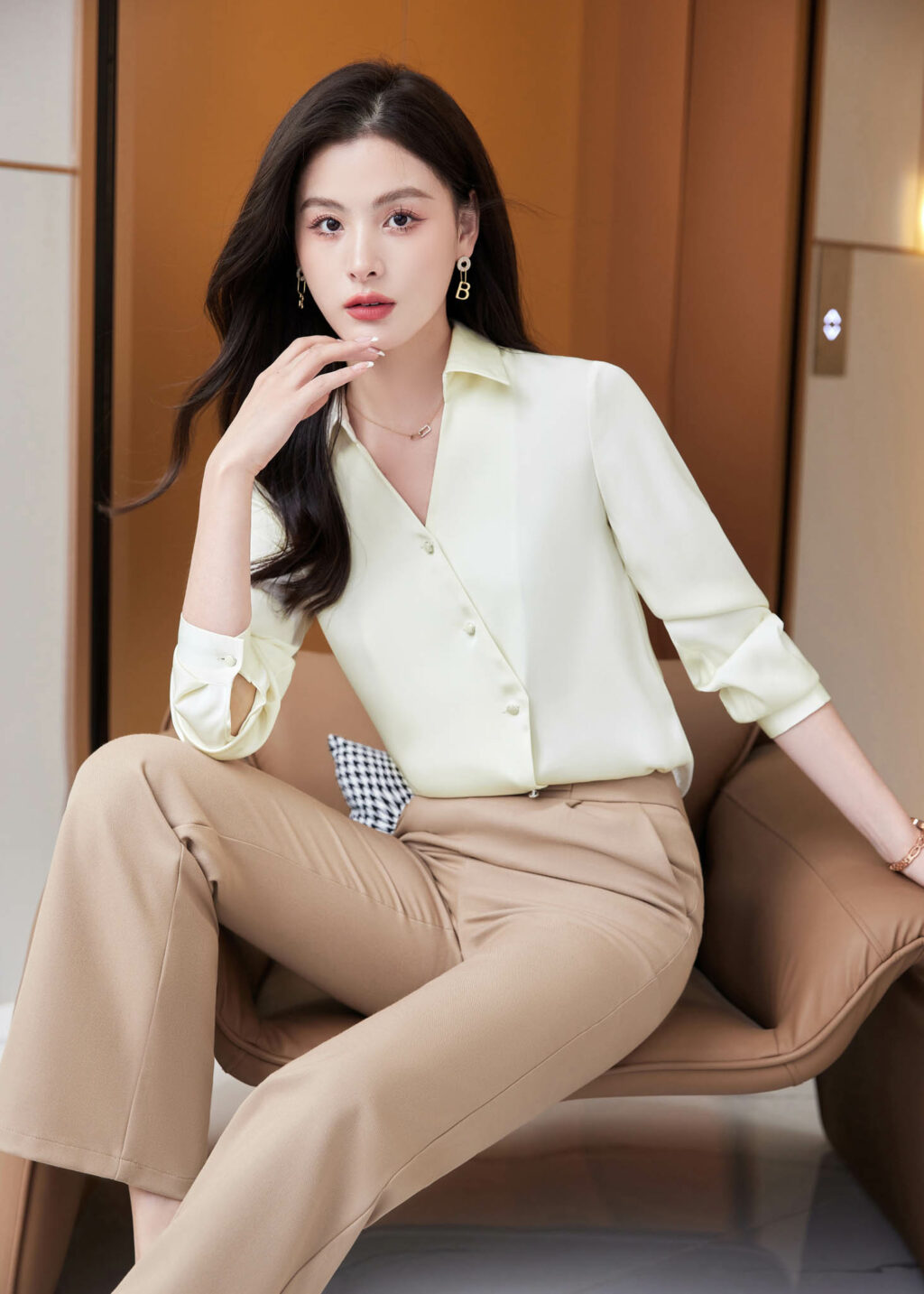 PN3224-9 เสื้อเชิ้ตทำงานผู้หญิงสีเหลืองคอปกแต่งกระดุมเรียงแขนยาว
