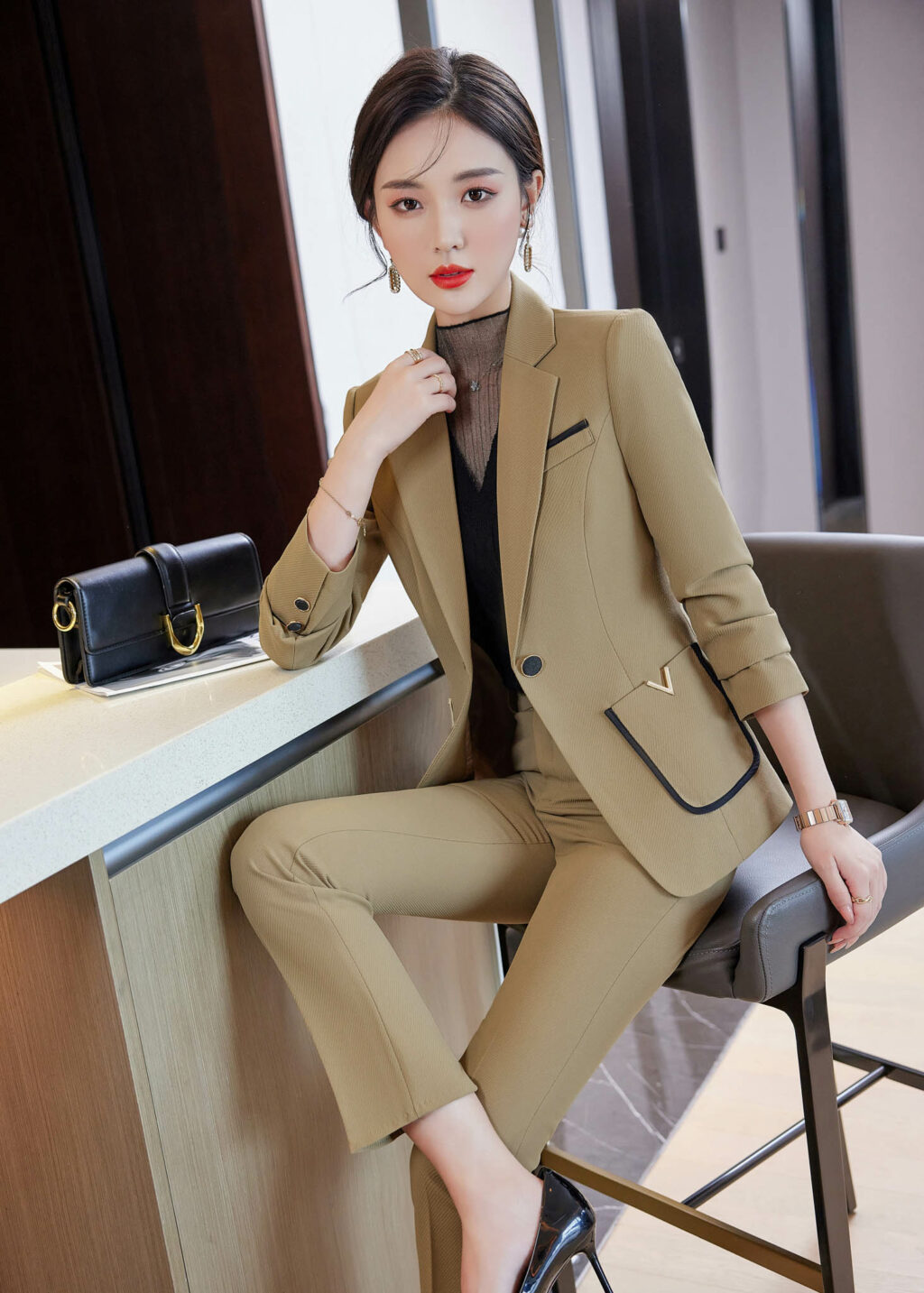 PN3263-10 ชุดสูททำงานผู้หญิงสีน้ำตาลปกป้านแต่งขอบดำพร้อมกางเกง