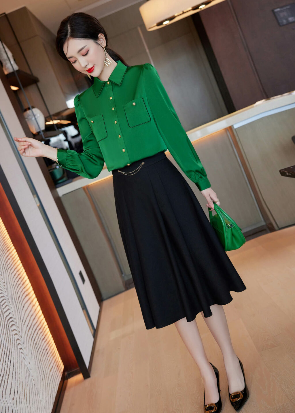 PN3376-1 เสื้อทำงานผู้หญิงสีเขียวคอปกแต่งกระดุมแต่งกระเป๋าแขนยาว