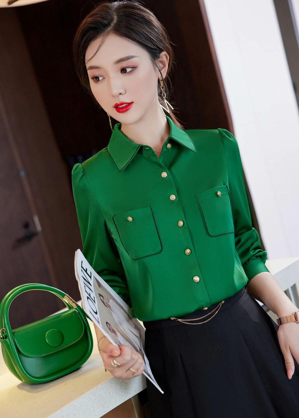 PN3376-11 เสื้อทำงานผู้หญิงสีเขียวคอปกแต่งกระดุมแต่งกระเป๋าแขนยาว