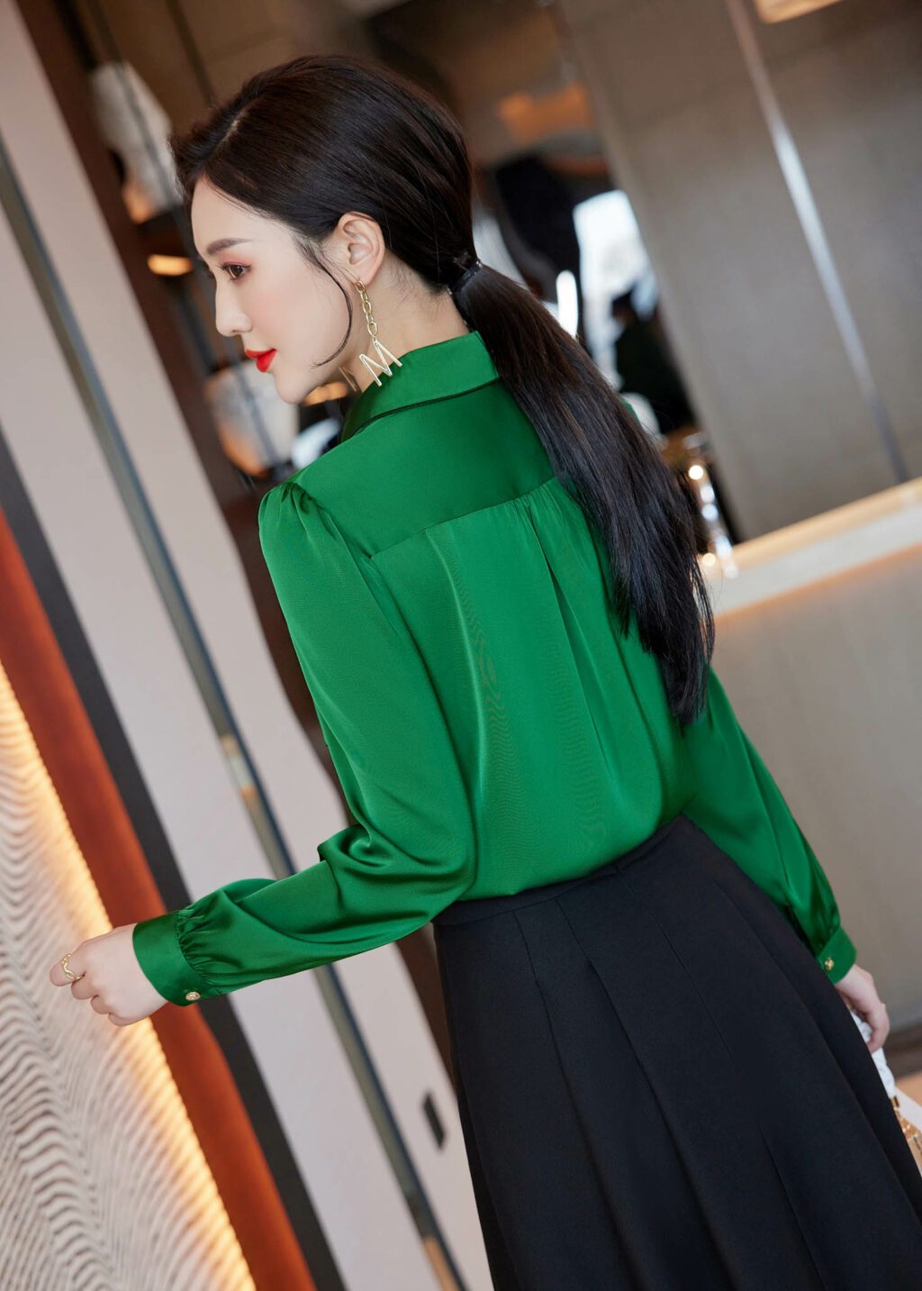 PN3376-12 เสื้อทำงานผู้หญิงสีเขียวคอปกแต่งกระดุมแต่งกระเป๋าแขนยาว