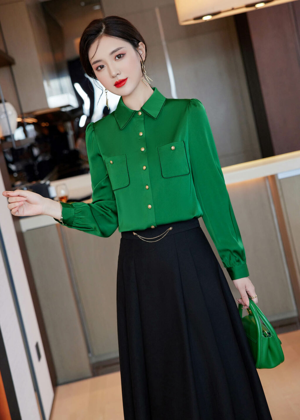 PN3376-3 เสื้อทำงานผู้หญิงสีเขียวคอปกแต่งกระดุมแต่งกระเป๋าแขนยาว