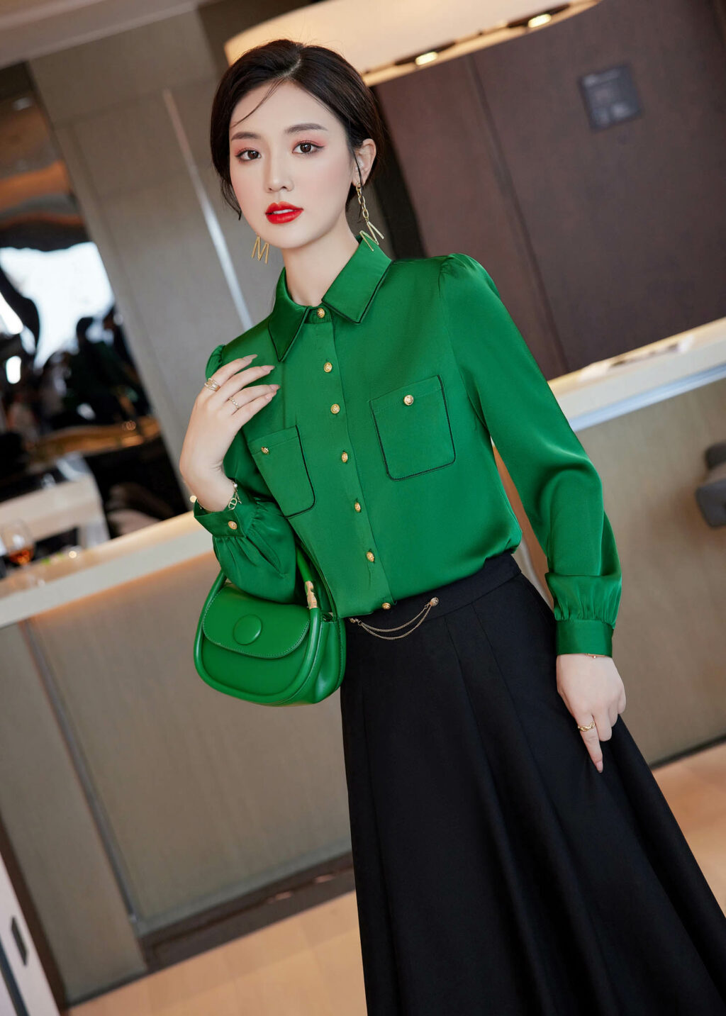 PN3376-4 เสื้อทำงานผู้หญิงสีเขียวคอปกแต่งกระดุมแต่งกระเป๋าแขนยาว