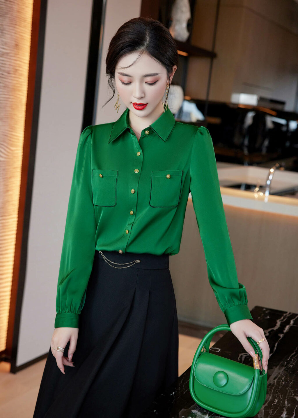 PN3376-5 เสื้อทำงานผู้หญิงสีเขียวคอปกแต่งกระดุมแต่งกระเป๋าแขนยาว