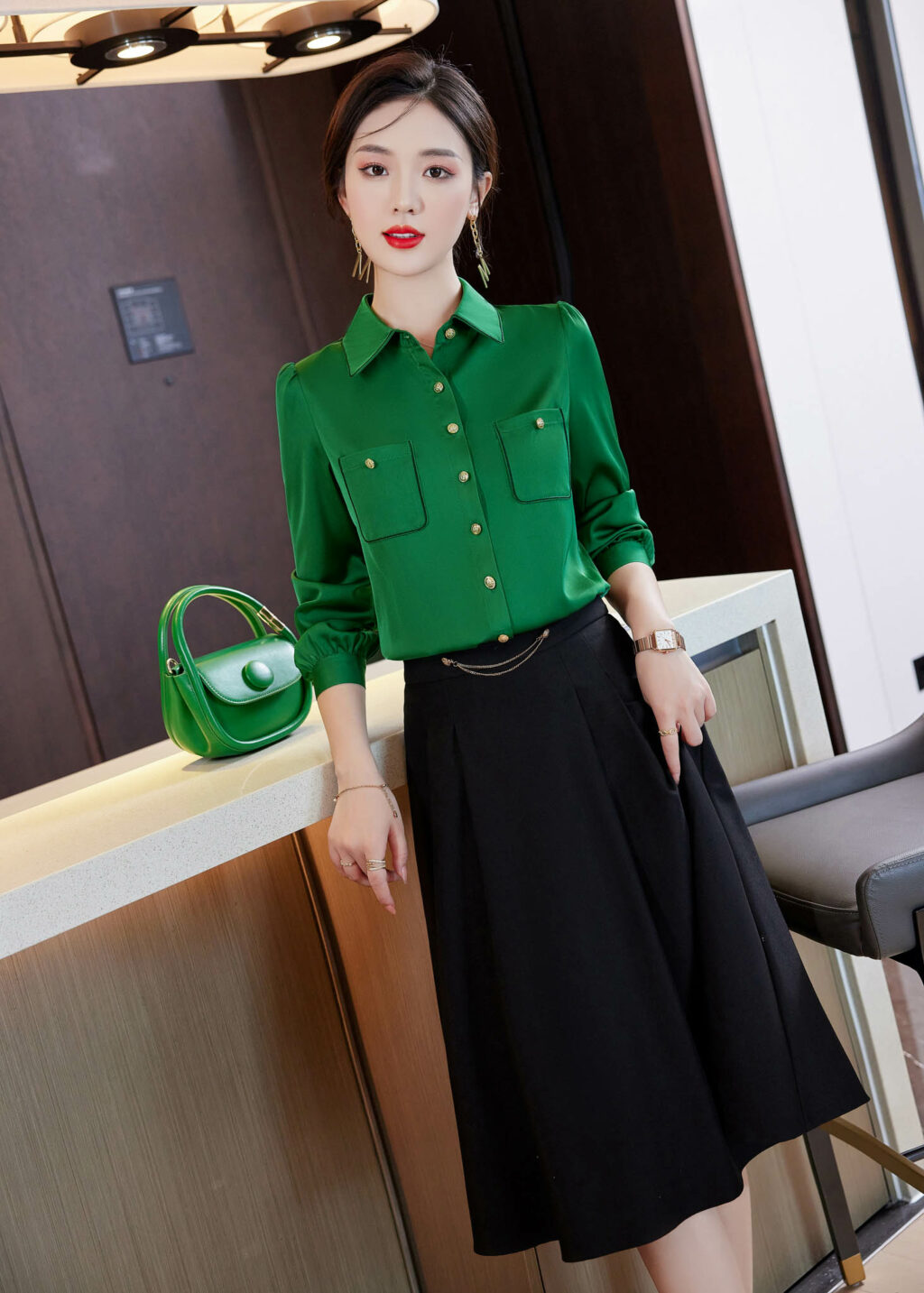 PN3376-7 เสื้อทำงานผู้หญิงสีเขียวคอปกแต่งกระดุมแต่งกระเป๋าแขนยาว