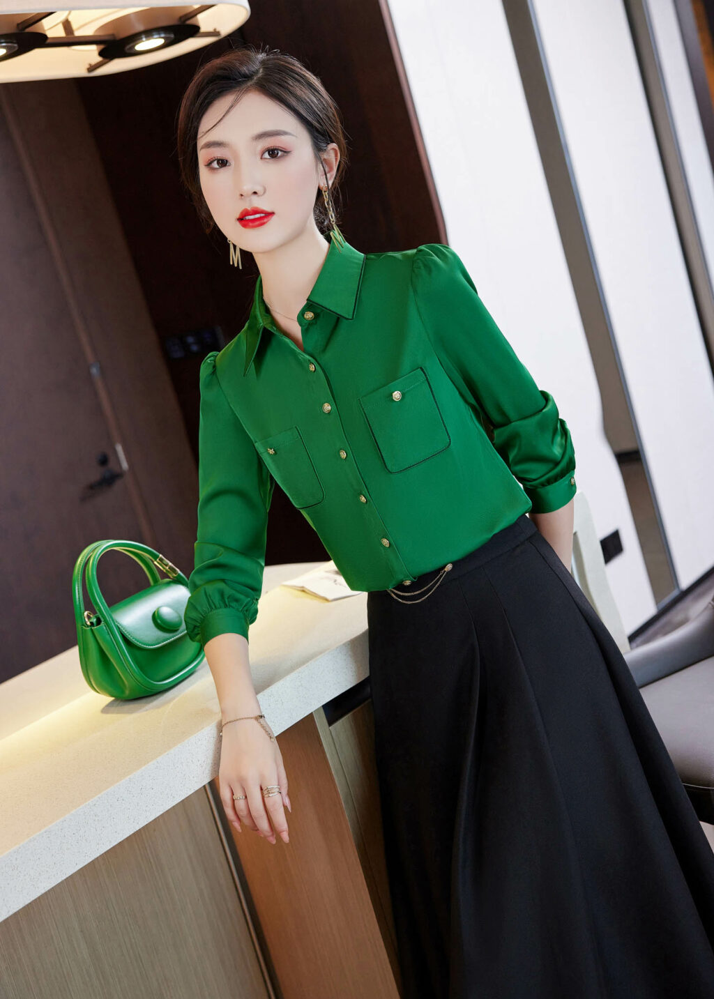 PN3376-8 เสื้อทำงานผู้หญิงสีเขียวคอปกแต่งกระดุมแต่งกระเป๋าแขนยาว