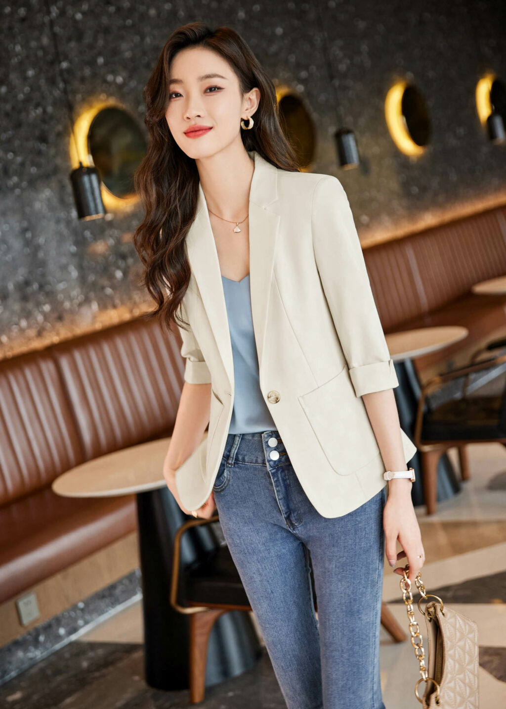PN3411-4 เสื้อสูทเบลเซอร์ทำงานผู้หญิงสีเบจปกป้านแต่งกระเป๋าข้างแขนยาว