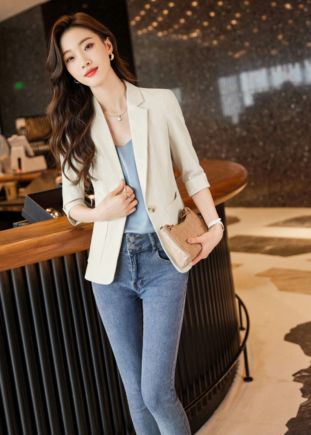 PN3411-5 เสื้อสูทเบลเซอร์ทำงานผู้หญิงสีเบจปกป้านแต่งกระเป๋าข้างแขนยาว