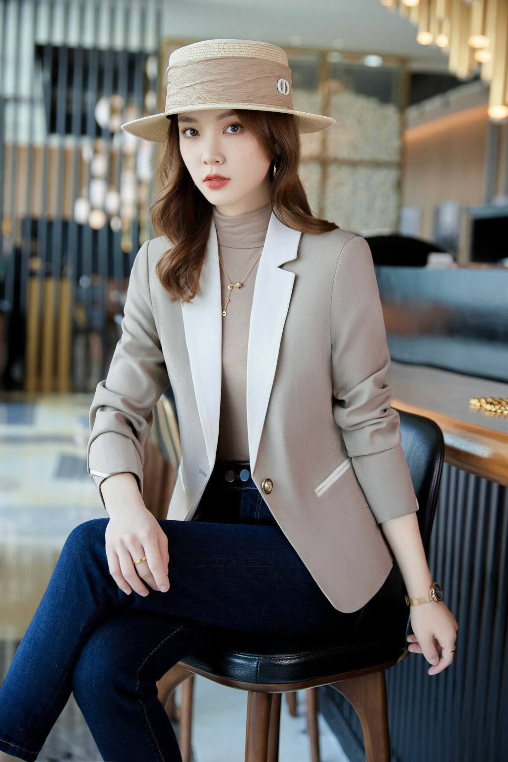 PN3569-3 เสื้อสูทเบลเซอร์ทำงานผู้หญิงปกป้านสีเบจแต่งปกครีมแขนยาว
