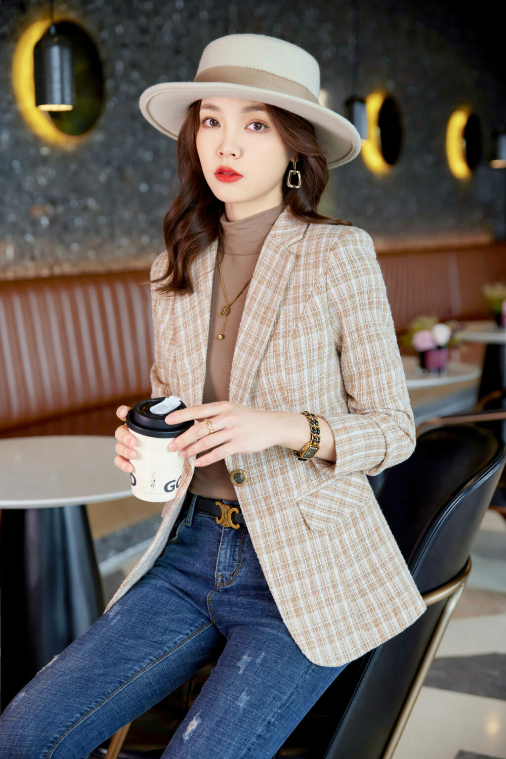 PN3573-6 เสื้อสูทเบลเซอร์ทำงานผู้หญิงสีเบจปกป้านแต่งลายแขนยาว