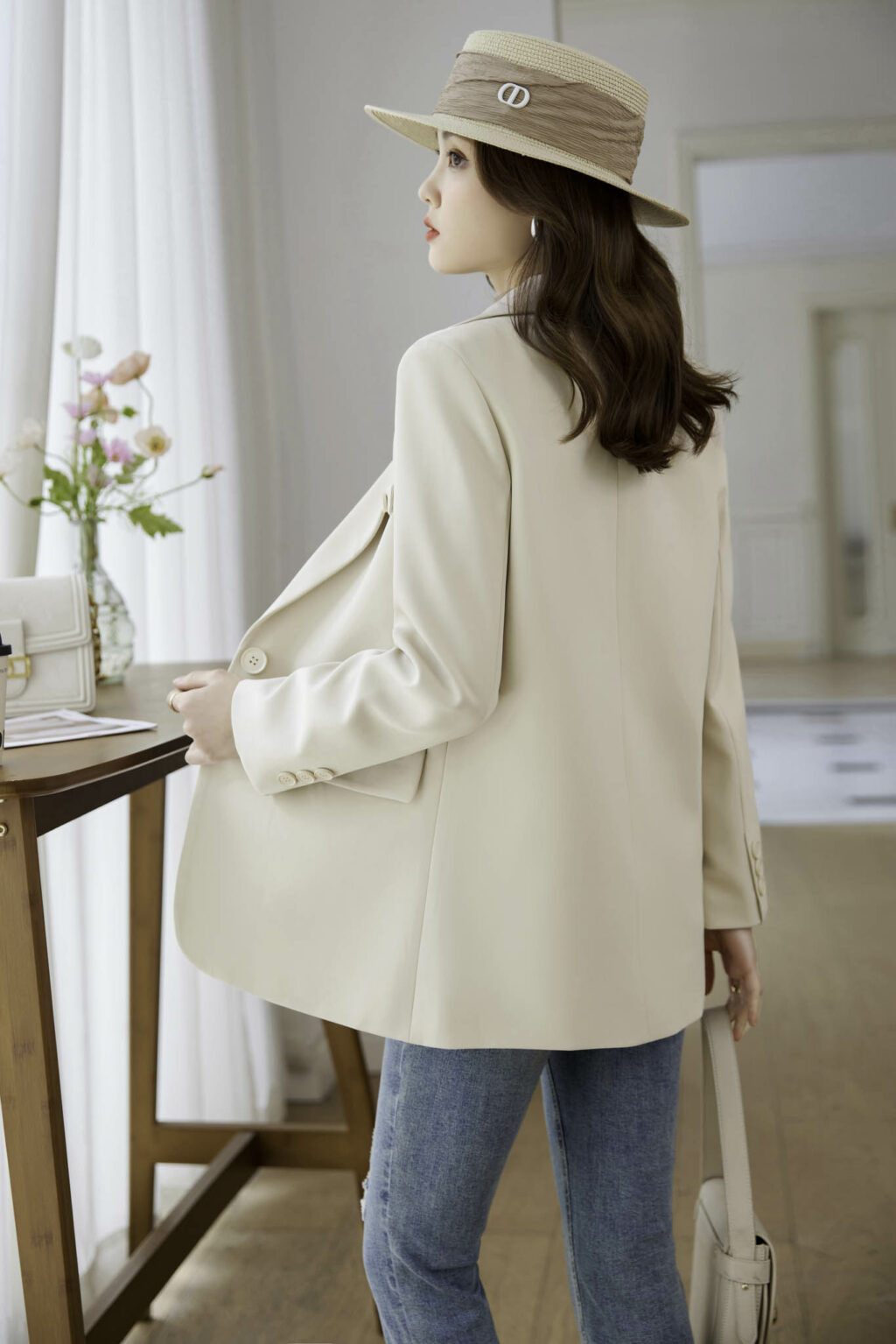 PN3587-9 เสื้อเบลเซอร์ผู้หญิงสีเบจแต่งกระดุมบนแขนยาว