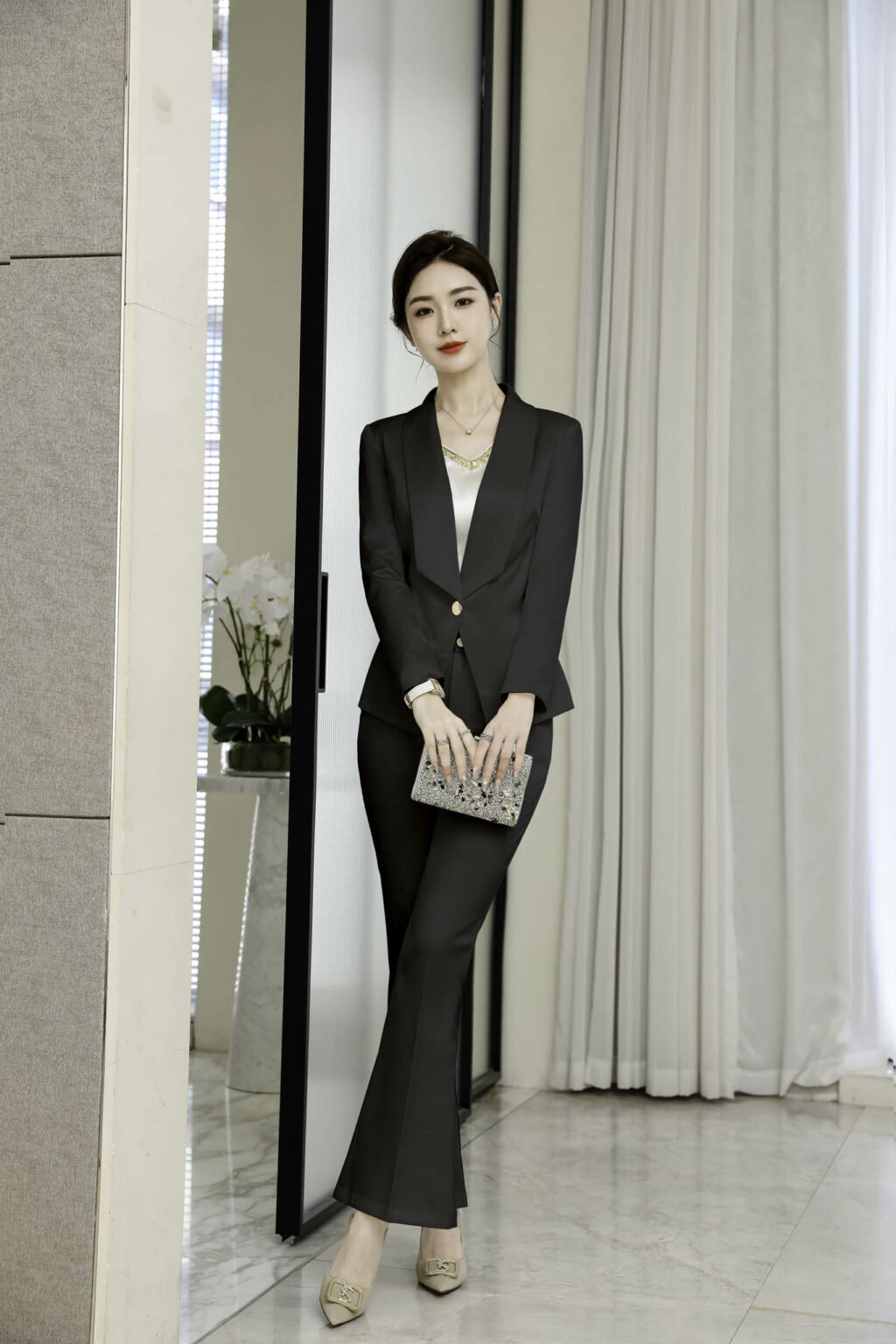 PN3611-4 ชุดสูททำงานผู้หญิงสีดำแต่งปกกล้วยแขนยาวมาพร้อมกางเกง