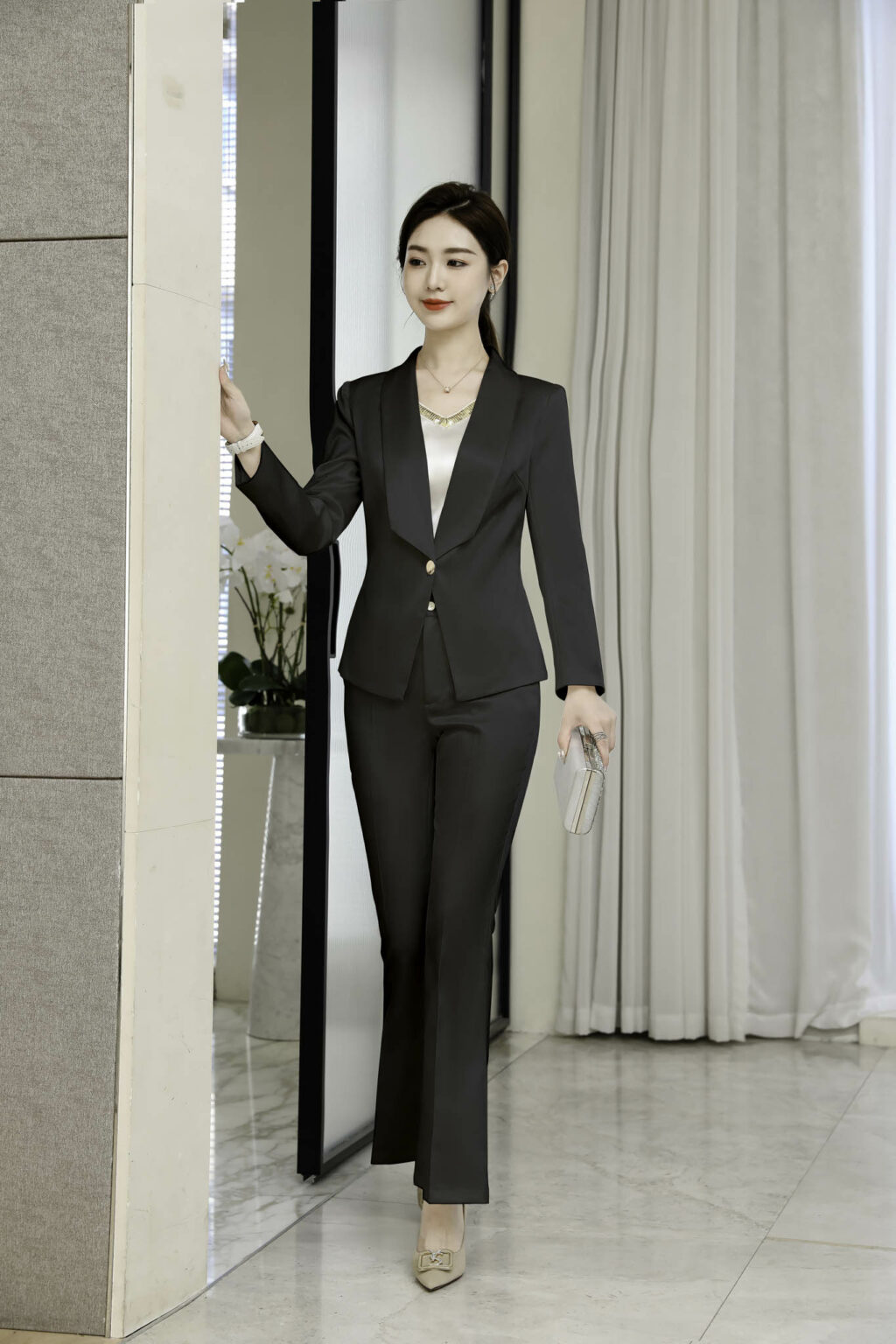 PN3611-5 ชุดสูททำงานผู้หญิงสีดำแต่งปกกล้วยแขนยาวมาพร้อมกางเกง