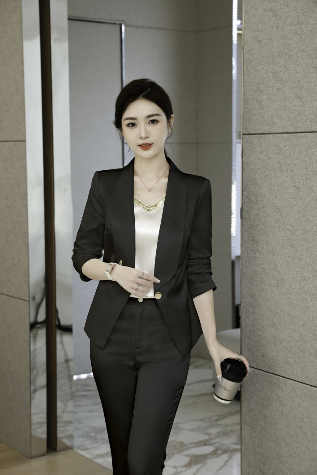 PN3611-6 ชุดสูททำงานผู้หญิงสีดำแต่งปกกล้วยแขนยาวมาพร้อมกางเกง