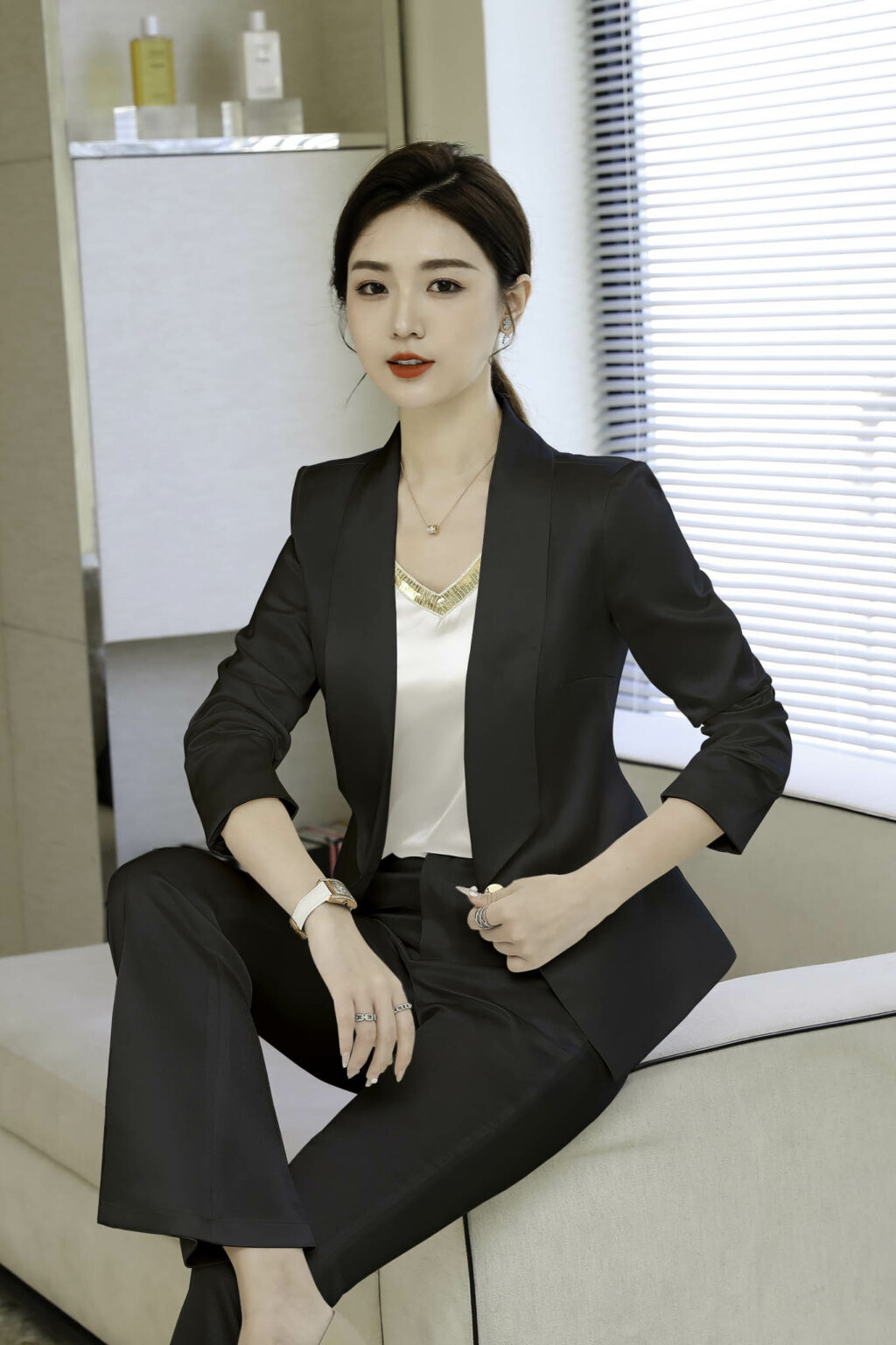 PN3611-7 ชุดสูททำงานผู้หญิงสีดำแต่งปกกล้วยแขนยาวมาพร้อมกางเกง