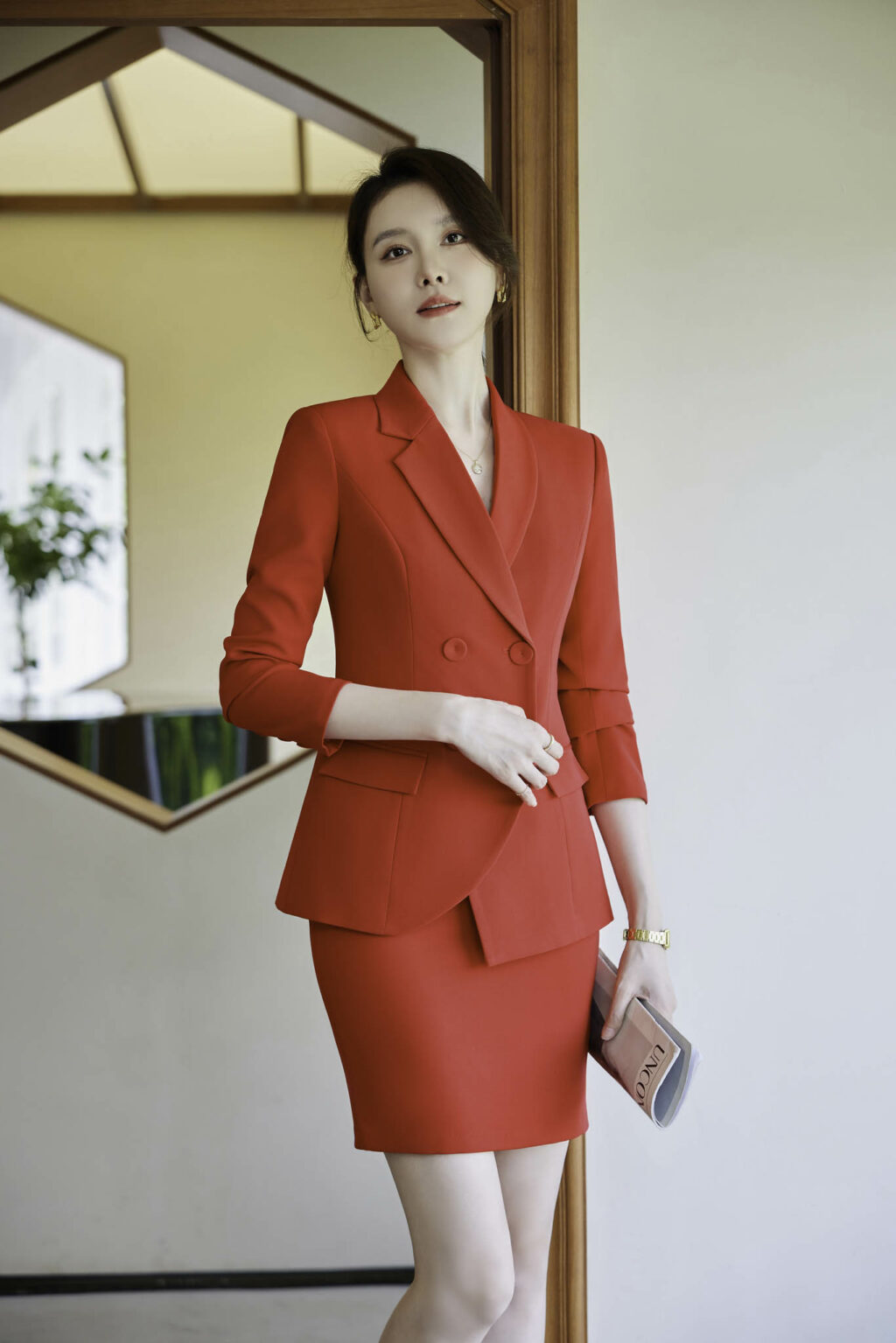 PN3620-6 ชุดสูททำงานผู้หญิงสีแดงปกป้านแต่งกระดุมแขนยาวมาพร้อมกระโปรง