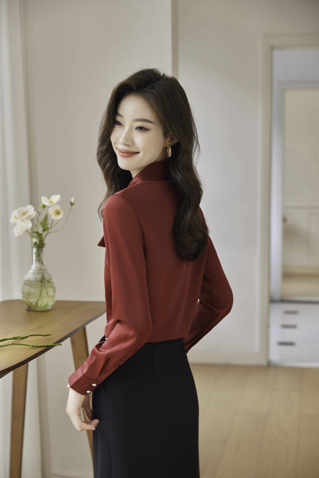 PN3646-4 เสื้อเชิ้ตทำงานผู้หญิงสีแดงคอปกแต่งกระดุมแต่งแขนยาว