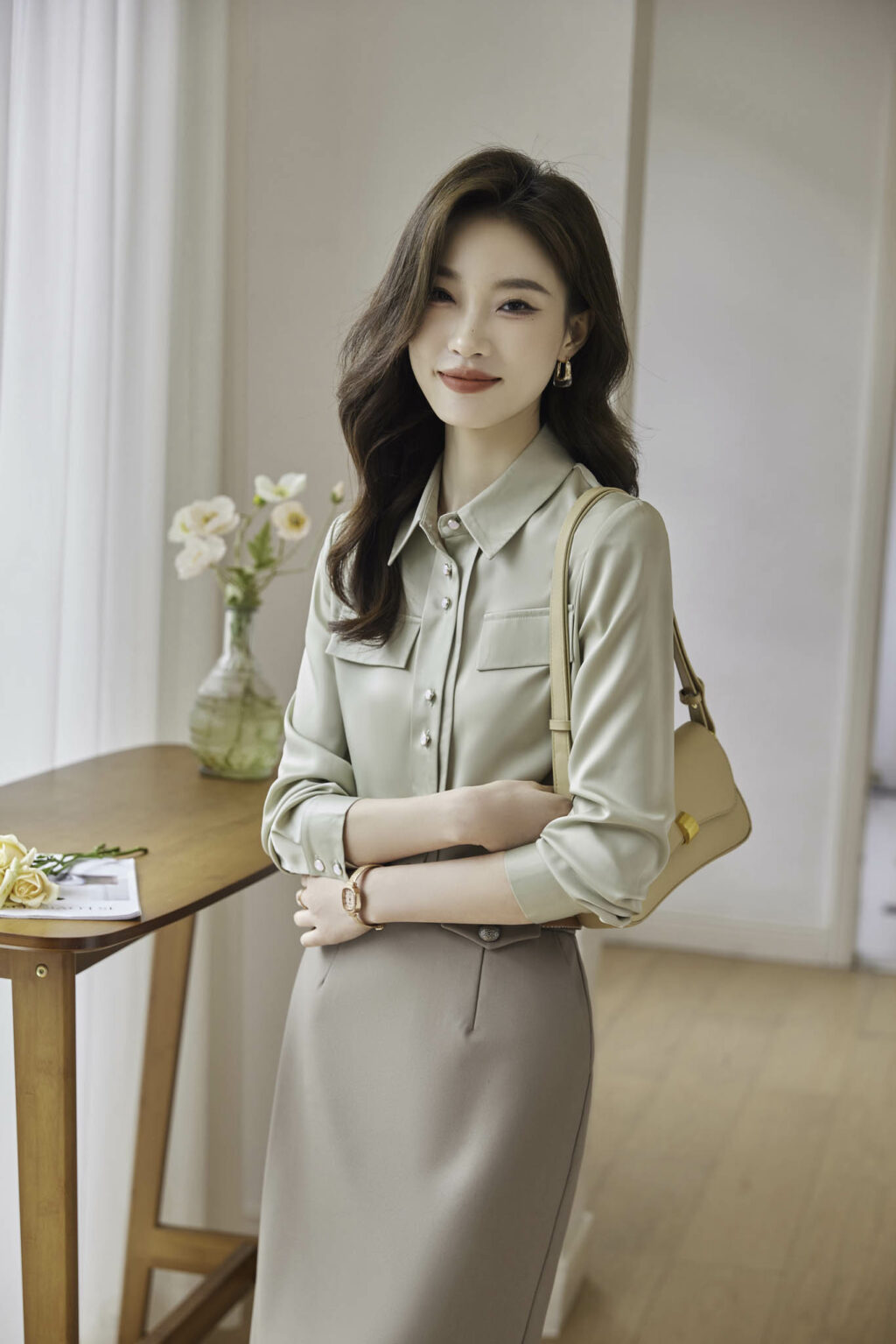 PN3647-3 เสื้อเชิ้ตทำงานผู้หญิงสีเขียวคอปกแต่งกระดุมแต่งแขนยาว