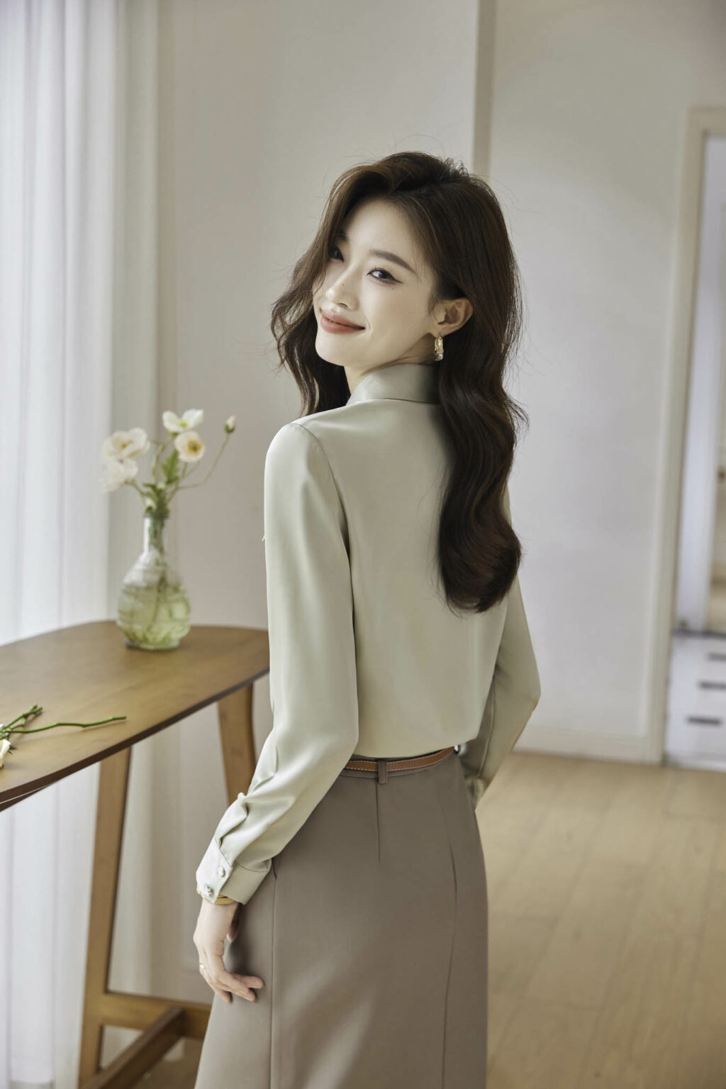 PN3647-7 เสื้อเชิ้ตทำงานผู้หญิงสีเขียวคอปกแต่งกระดุมแต่งแขนยาว