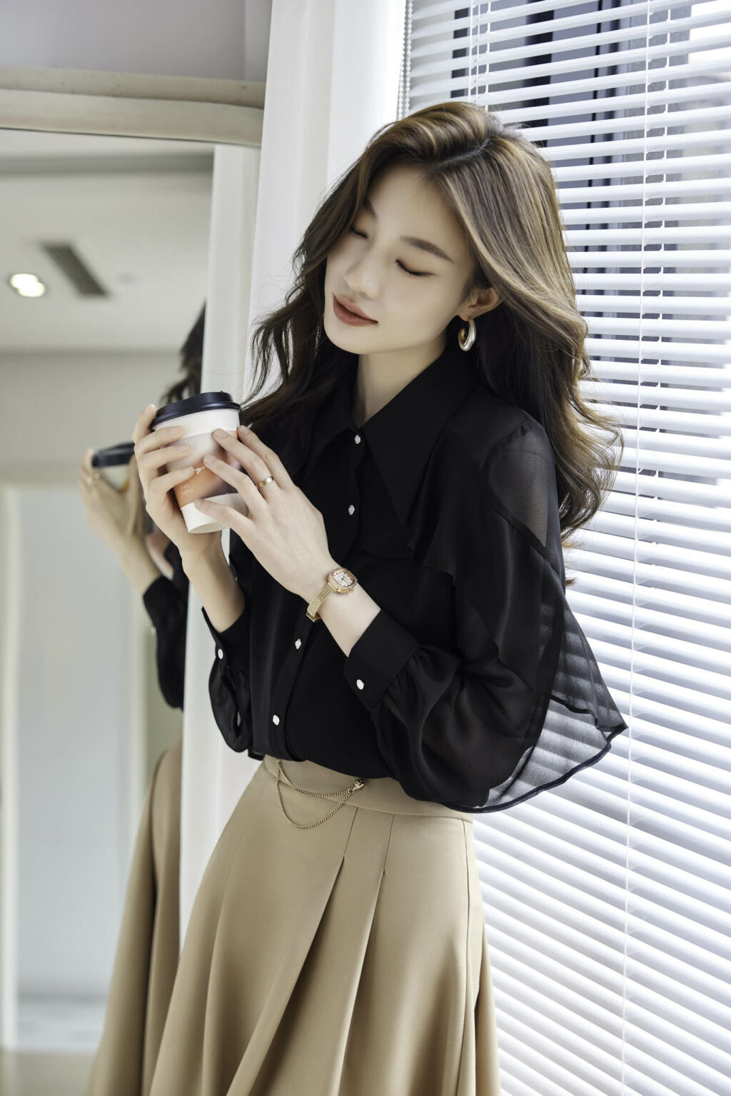 PN3648-5 เสื้อเชิ้ตทำงานผู้หญิงสีดำคอปกแต่งกระดุมแต่งแขนยาวซีทรู