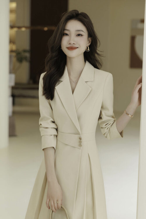 เดรสทำงานผู้หญิงสีครีมปกป้านแต่งกระดุมหน้าแขนยาว