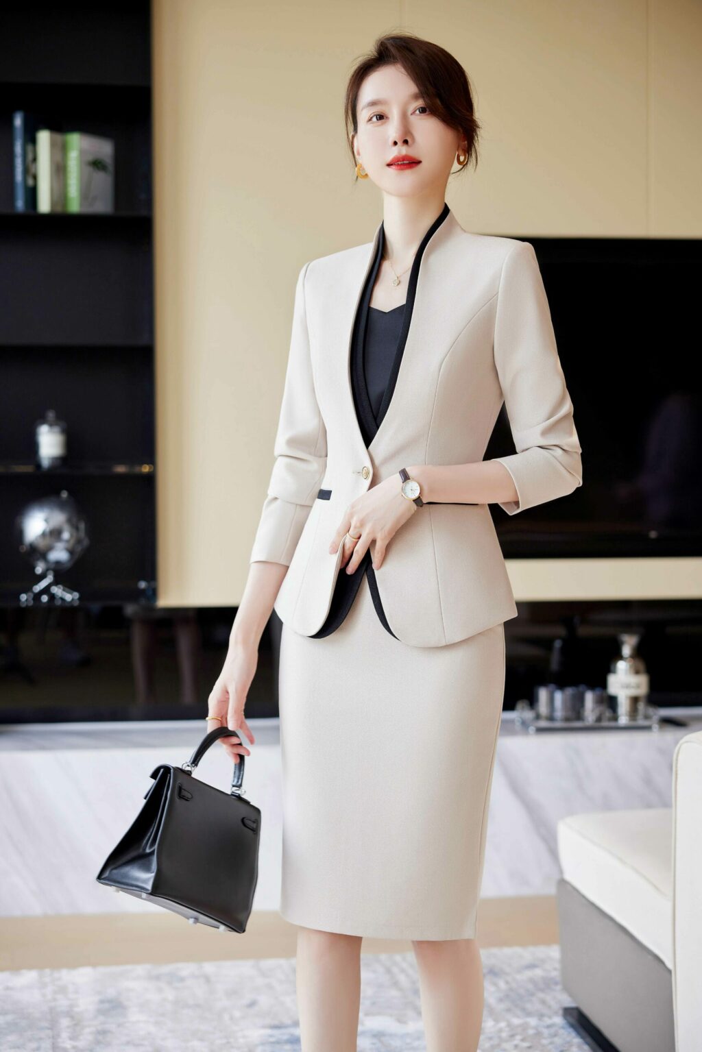 PN3708-11 ชุดสูททำงานผู้หญิงสีเบจแต่งขอบปกดำแขนยาวมาพร้อมกระโปรง