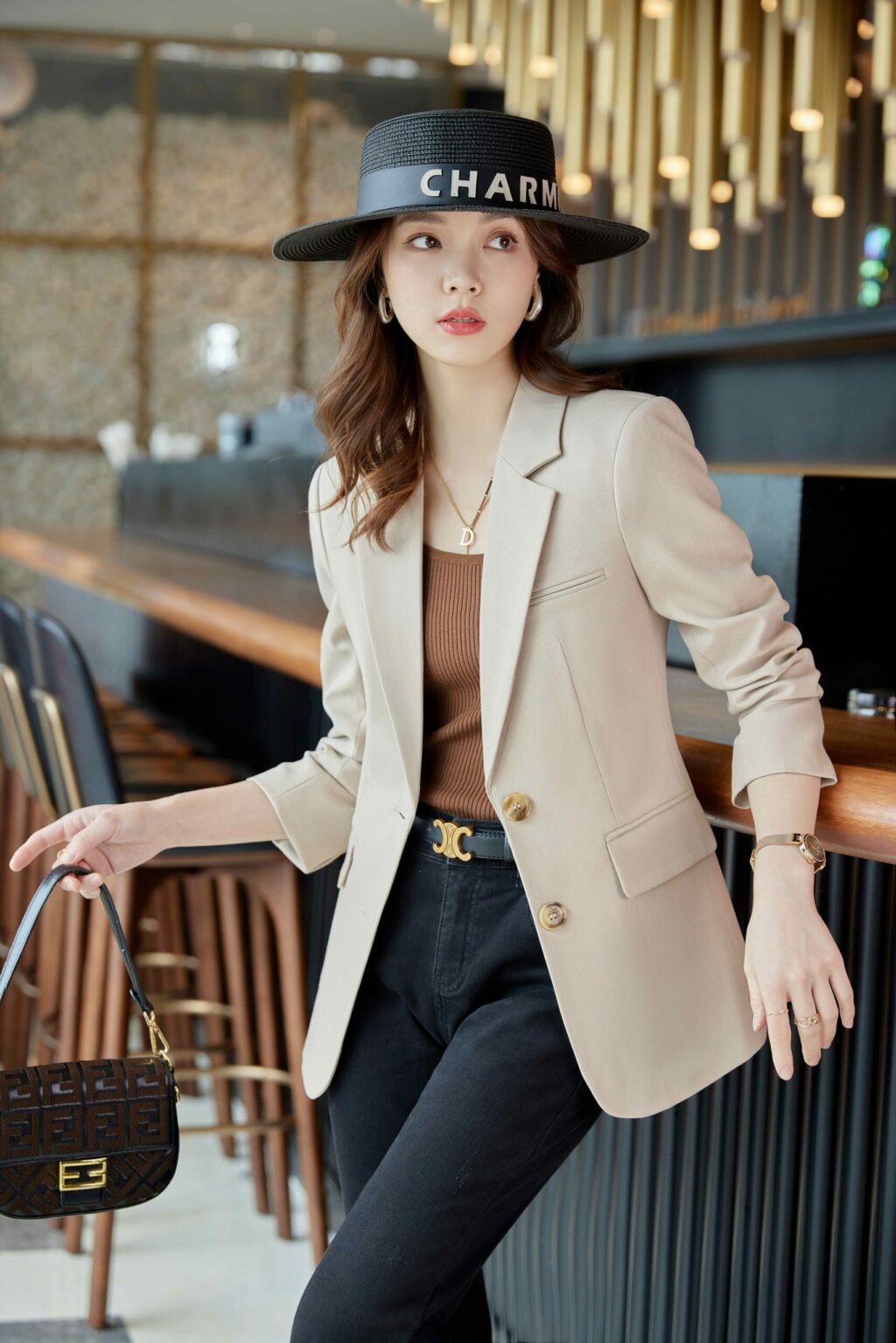 PN3744-3 เสื้อเบลเซอร์ผู้หญิงสีครีมปกป้านแต่งกระดุมแขนยาว
