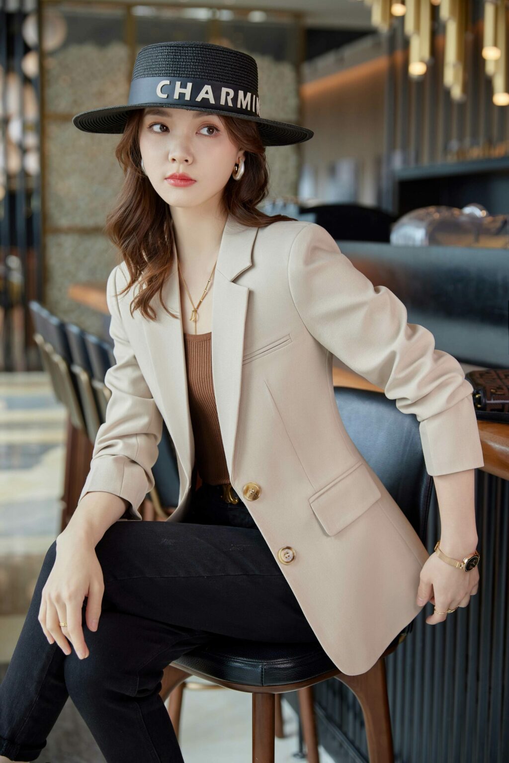 PN3744-4 เสื้อเบลเซอร์ผู้หญิงสีครีมปกป้านแต่งกระดุมแขนยาว