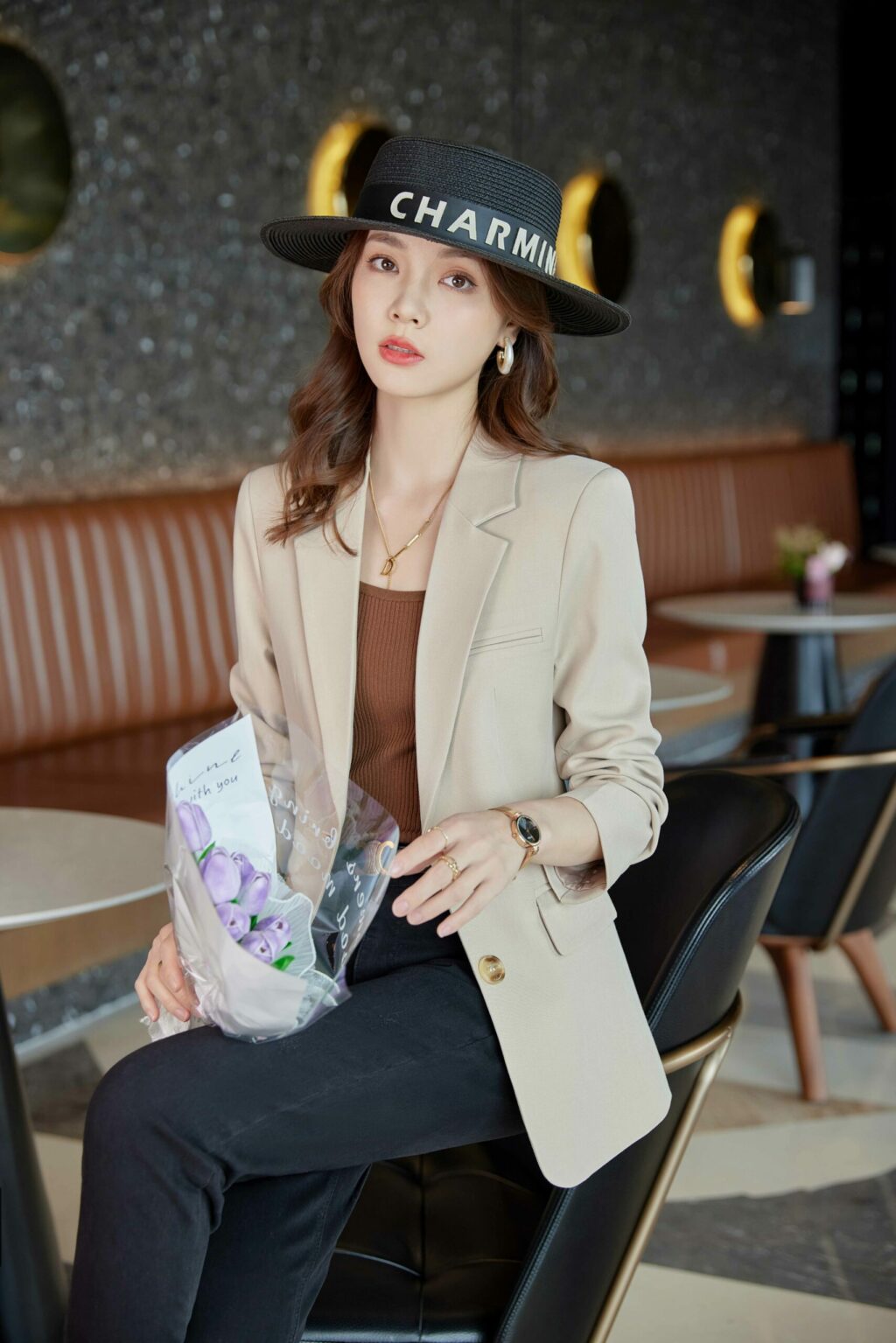 PN3744-5 เสื้อเบลเซอร์ผู้หญิงสีครีมปกป้านแต่งกระดุมแขนยาว