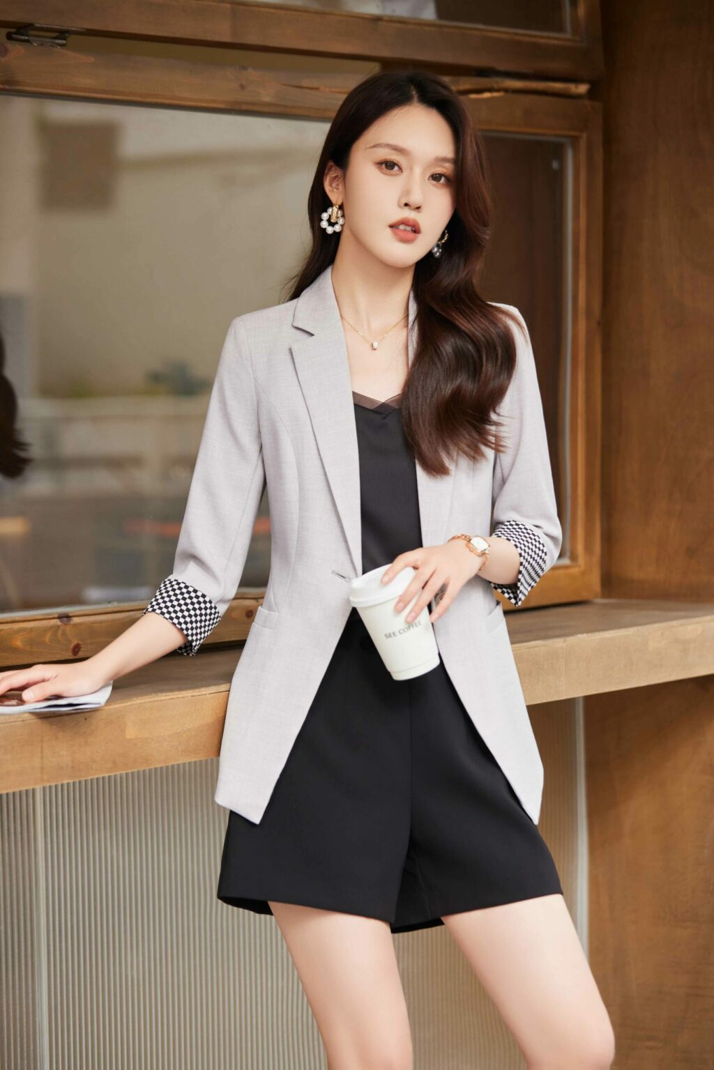PN3746-6 เสื้อสูทเบลเซอร์ทำงานผู้หญิงสีเทาปกป้านแขนห้าส่วน