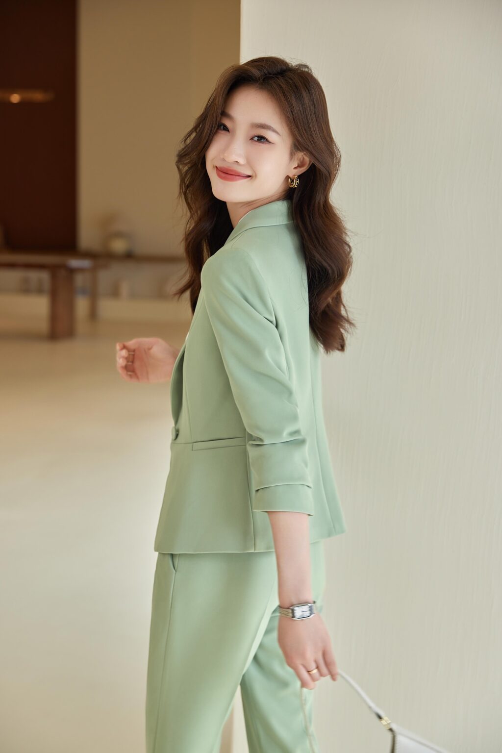 PN3761-10 ชุดสูททำงานผู้หญิงสีเขียวปกกล้วยแขนยาวมาพร้อมกางเกงขายาว