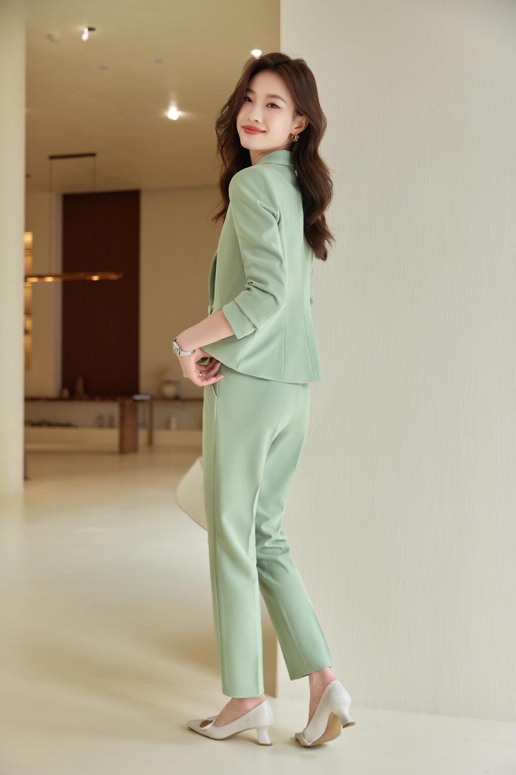 PN3761-13 ชุดสูททำงานผู้หญิงสีเขียวปกกล้วยแขนยาวมาพร้อมกางเกงขายาว