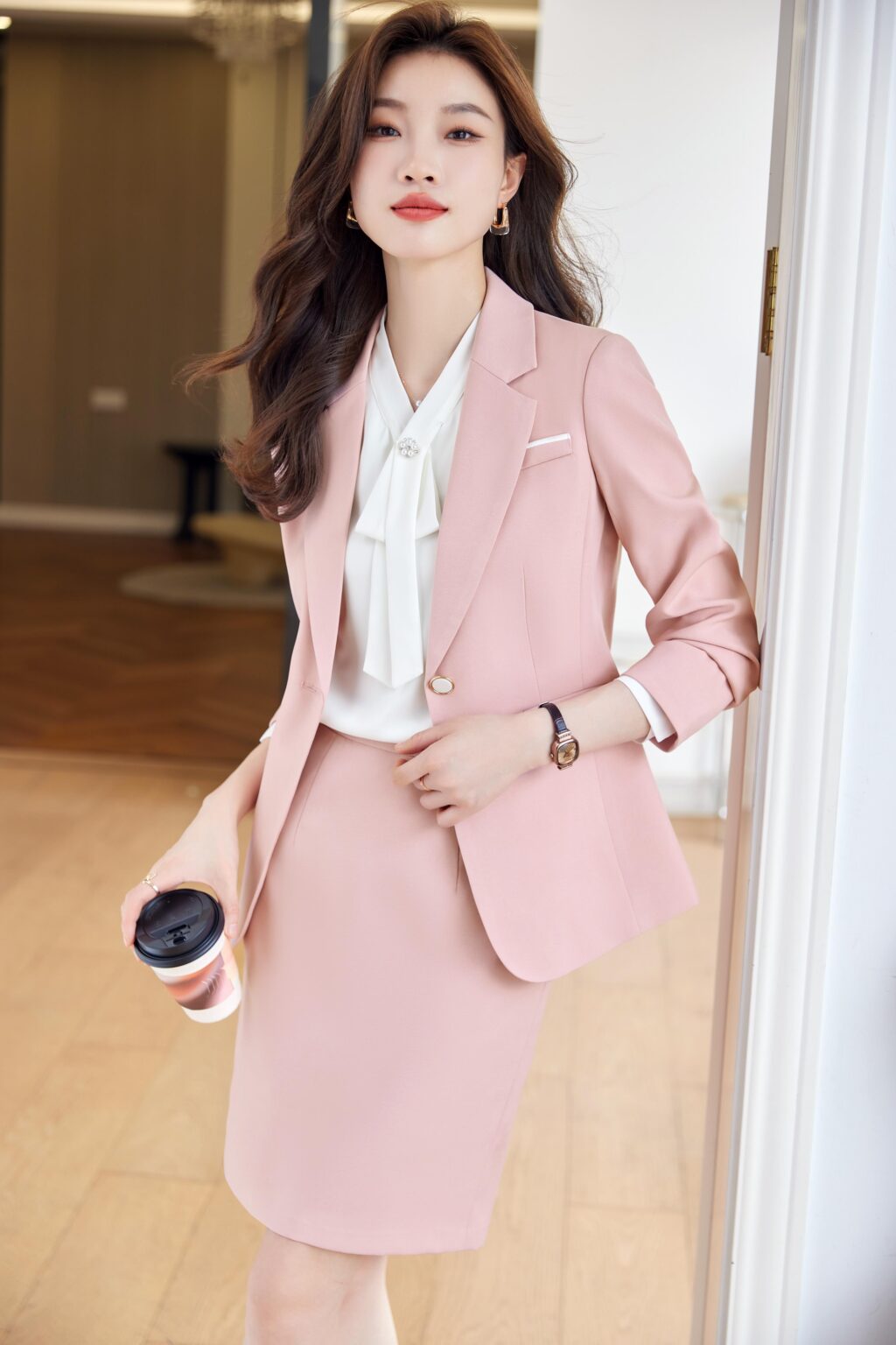 PN3772-7 ชุดสูททำงานผู้หญิงสีชมพูแต่งปกป้านแขนยาวมาพร้อมกระโปรง