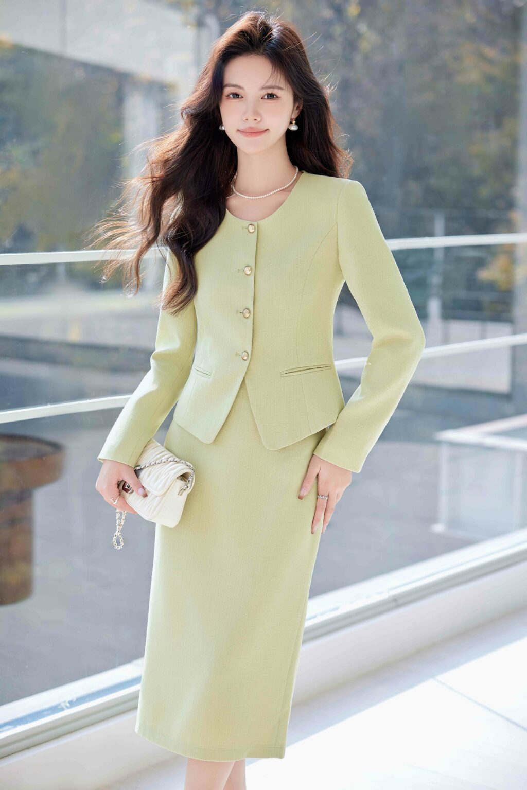 PN3795-4 ชุดสูททำงานผู้หญิงสีเขียวไม่แต่งปกแขนยาวมาพร้อมกระโปรงยาวผ่าหลัง