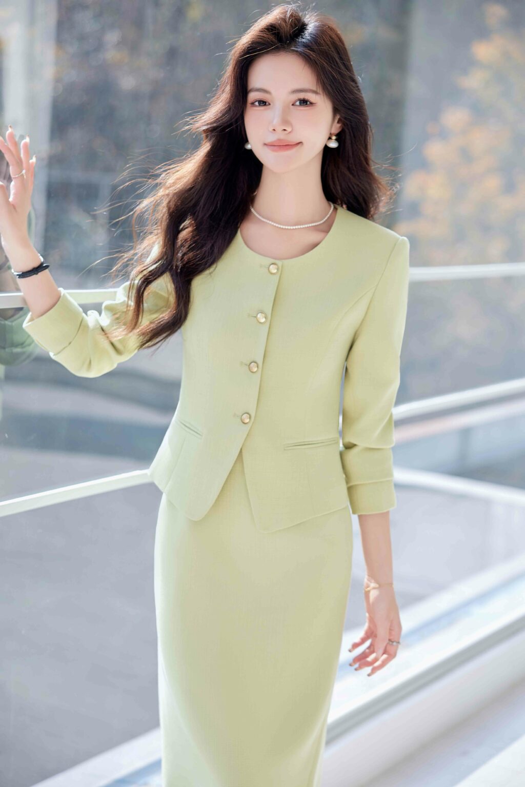 PN3795-5 ชุดสูททำงานผู้หญิงสีเขียวไม่แต่งปกแขนยาวมาพร้อมกระโปรงยาวผ่าหลัง