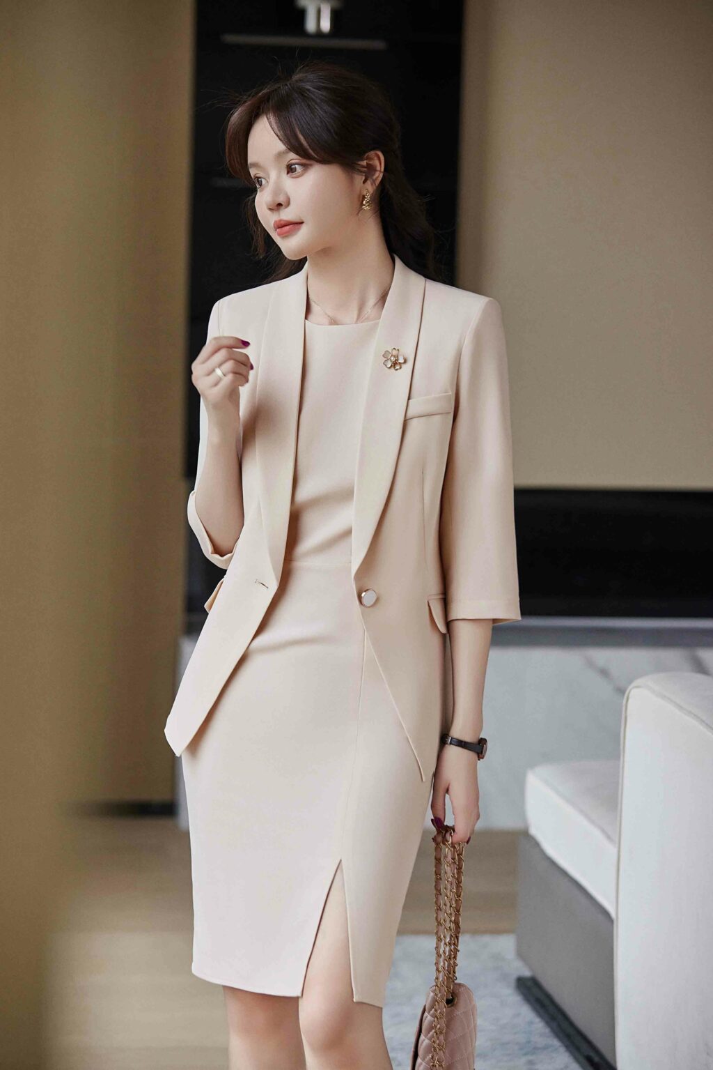 PN3800-1 ชุดสูททำงานผู้หญิงสีครีมแขนสามส่วนมาพร้อมเดรสผ่าหน้า